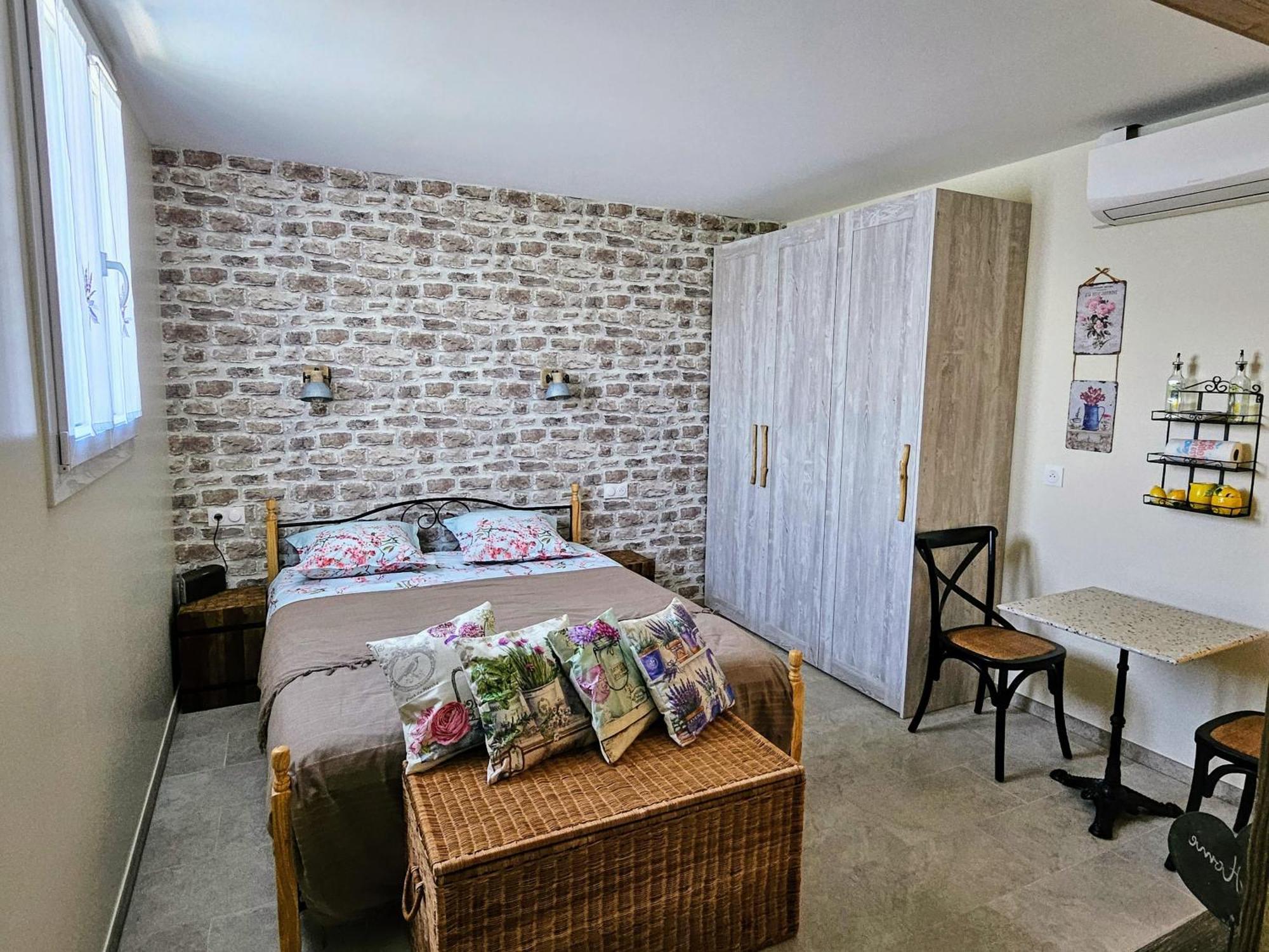 Charmant Studio Pres De La Plage Avec Jacuzzi Et Terrasse Privative Villeneuve-Loubet Exterior foto